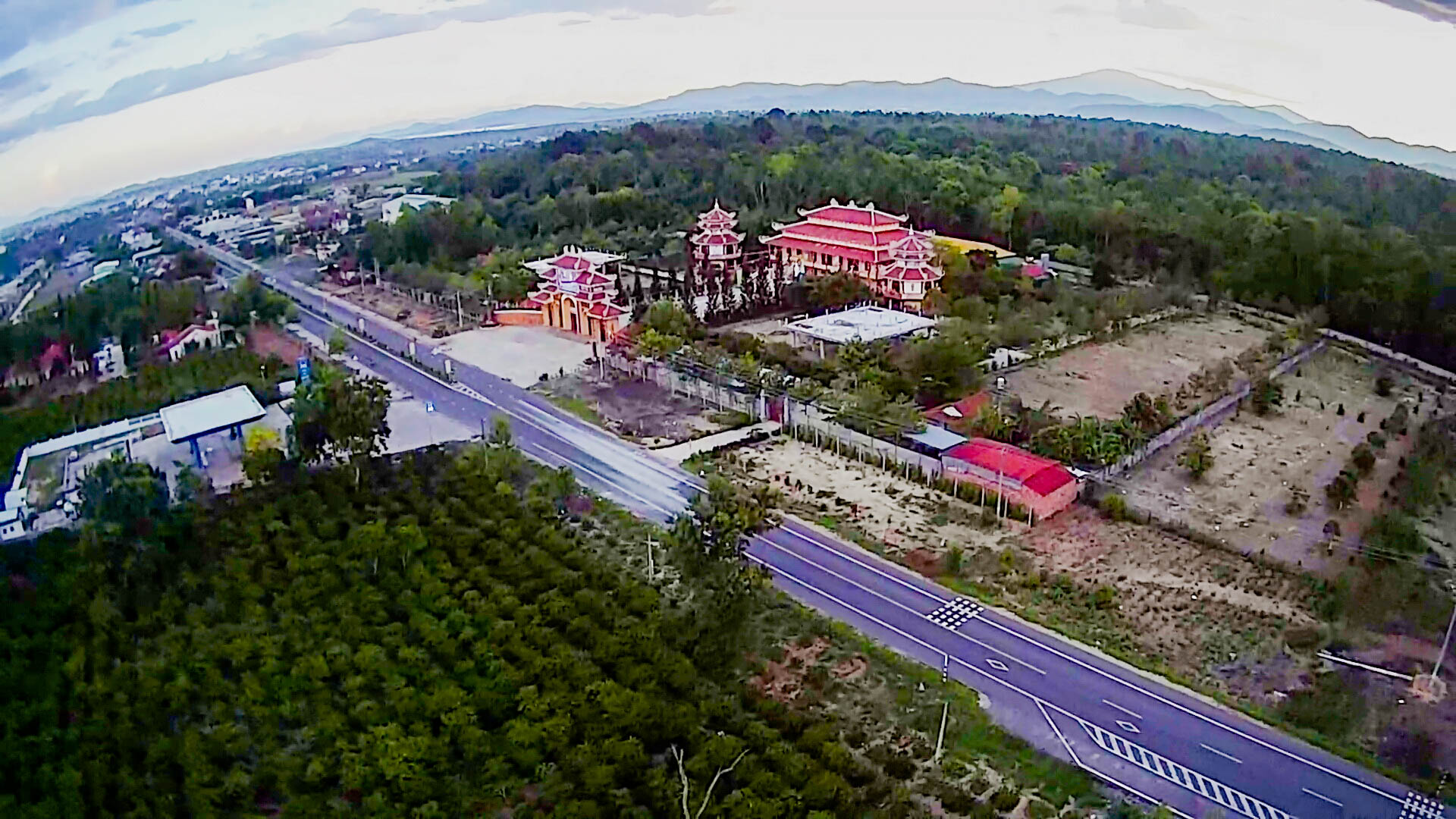 Hình ảnh chùa Tháp Kỳ Quang nhìn trên cao - Chùa ở Việt Nam